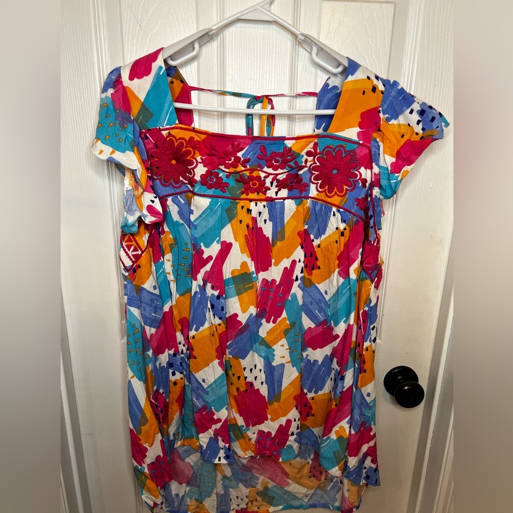 Savanna Jane women’s top. Size 2X. 100% rayon. Embroidered